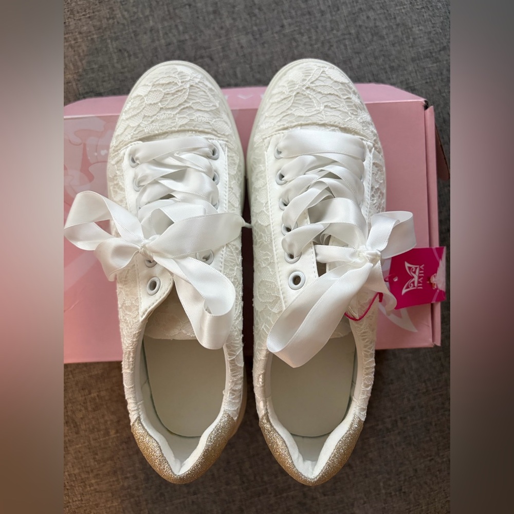 Ivory Lace Bridal Women's Tennis Shoes Size 7.5 (new in box w/ tags never worn)